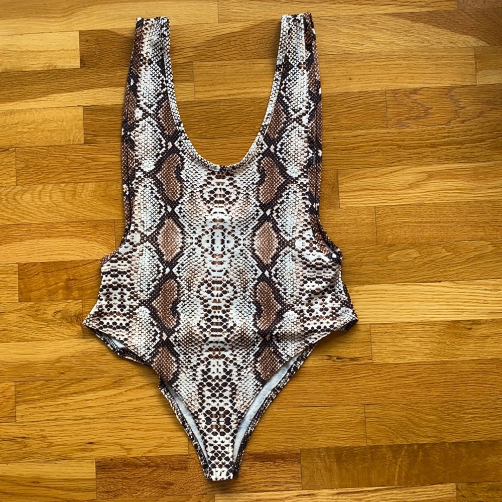 Women’s Snakeskin Bodysuit. Size 8. Brand new.
